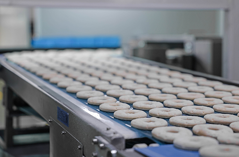 中国首个引进甜甜圈自动化设备企业