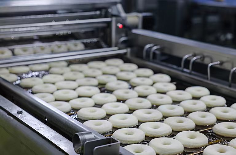 中国首个引进甜甜圈自动化设备企业